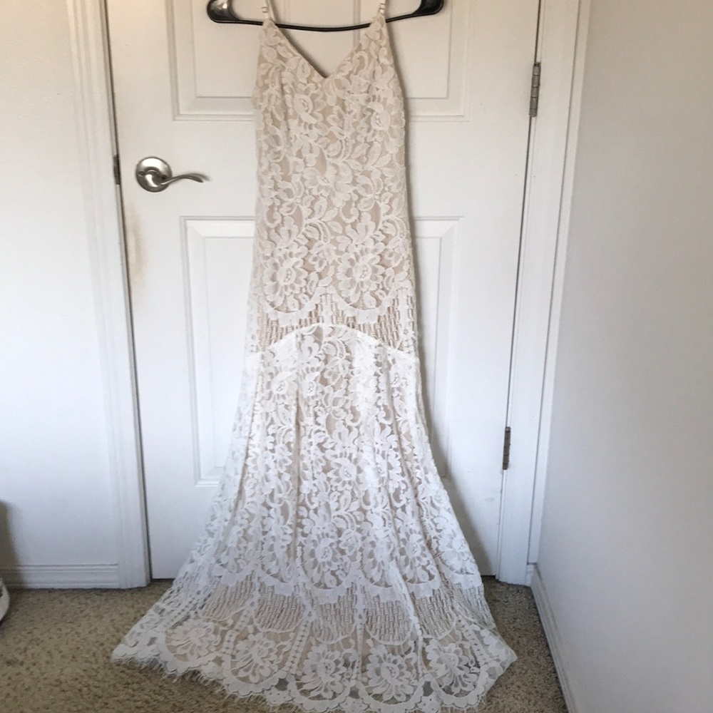 XS White lace mermaid prom/wedding dress!